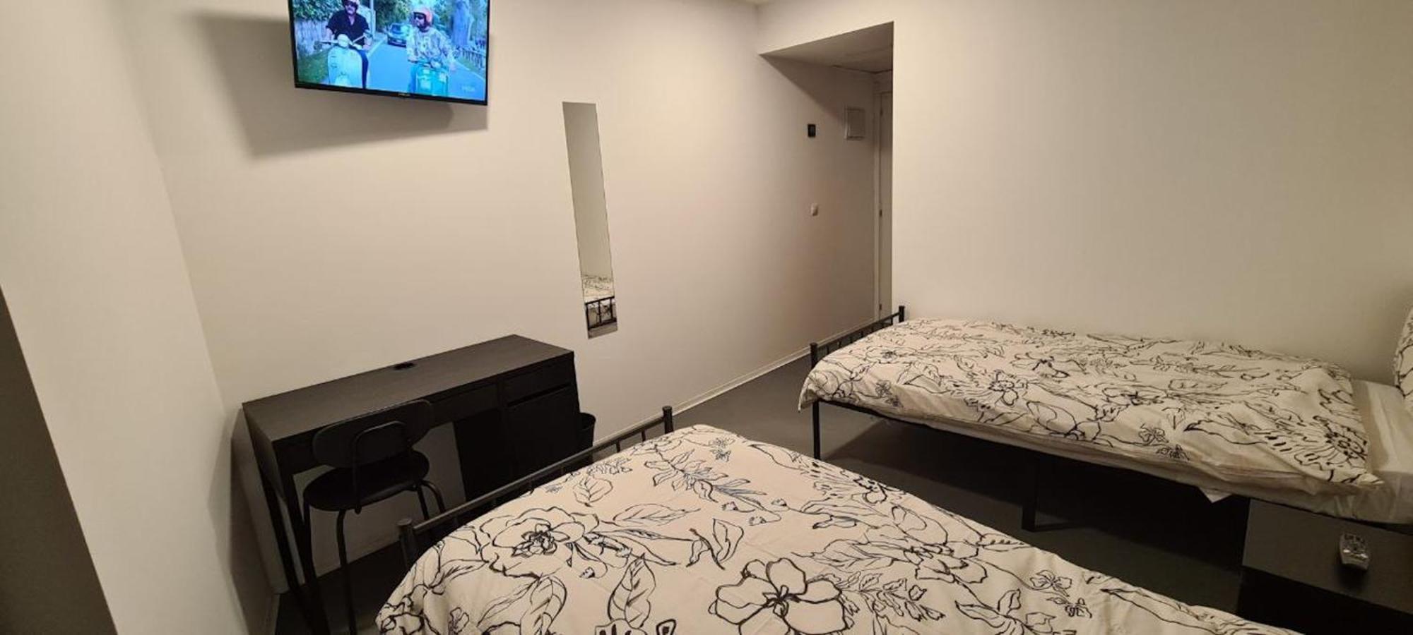 Hostal Nana B&B Арройо-де-ла-Энкомьенда Экстерьер фото